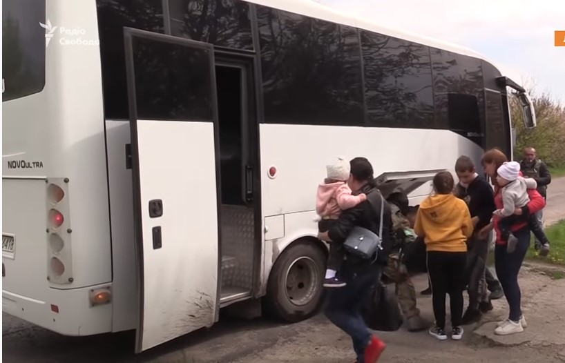Среди жителей Лиманской громады, которые сейчас покидают свои дома, много детей