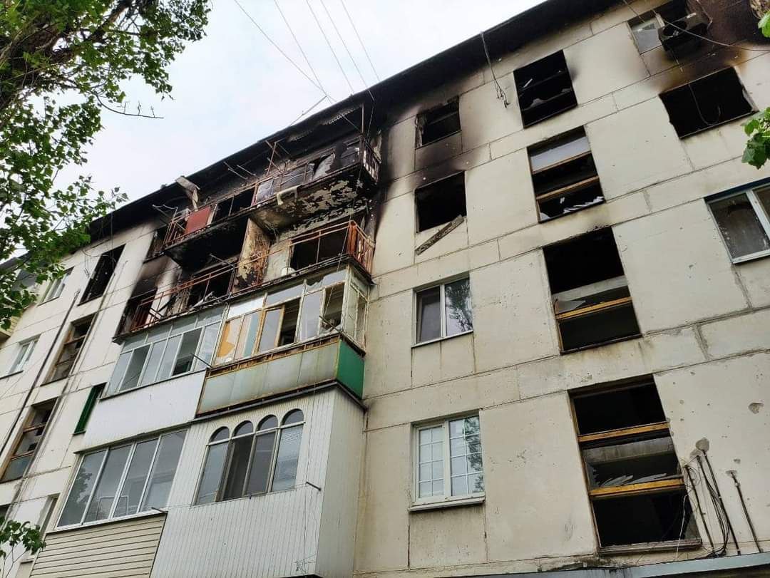 4 погибших, обесточенный регион, разрушенные и поврежденные здания — последствия обстрелов Луганщины 18 мая