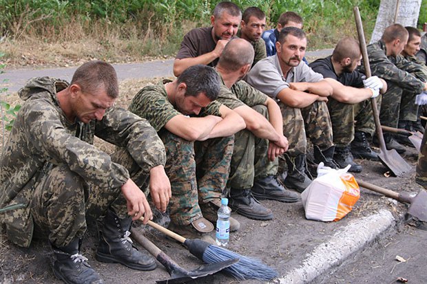 Удавка, голод, электрический ток: россияне жестоко обращаются с украинскими пленными бойцами, — омбудсмен