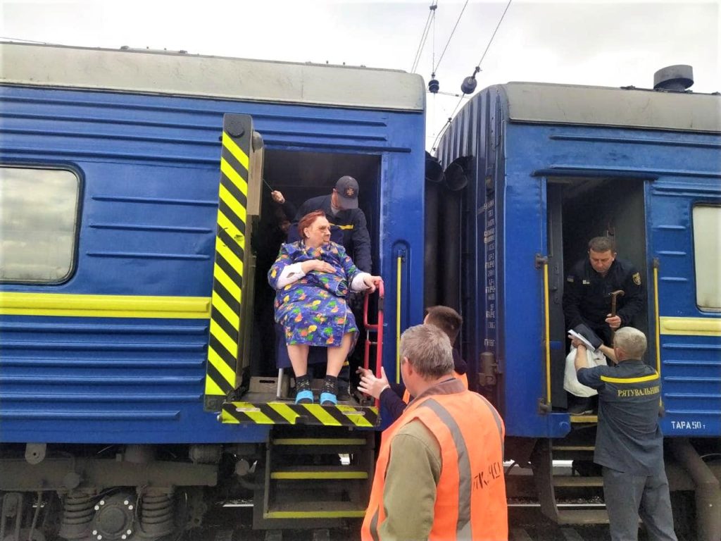 14 травня можна евакуюватись з Донбасу на потязі у напрямку Львова, — Укрзалізниця