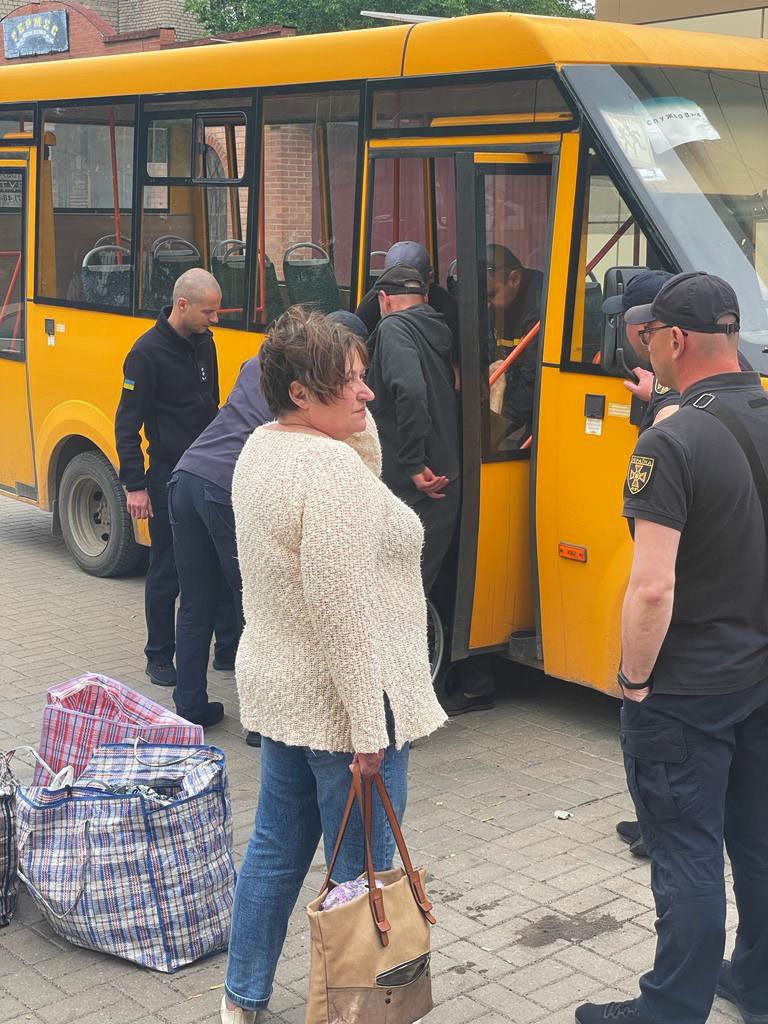 эвакуация гражданских из Новолуганского