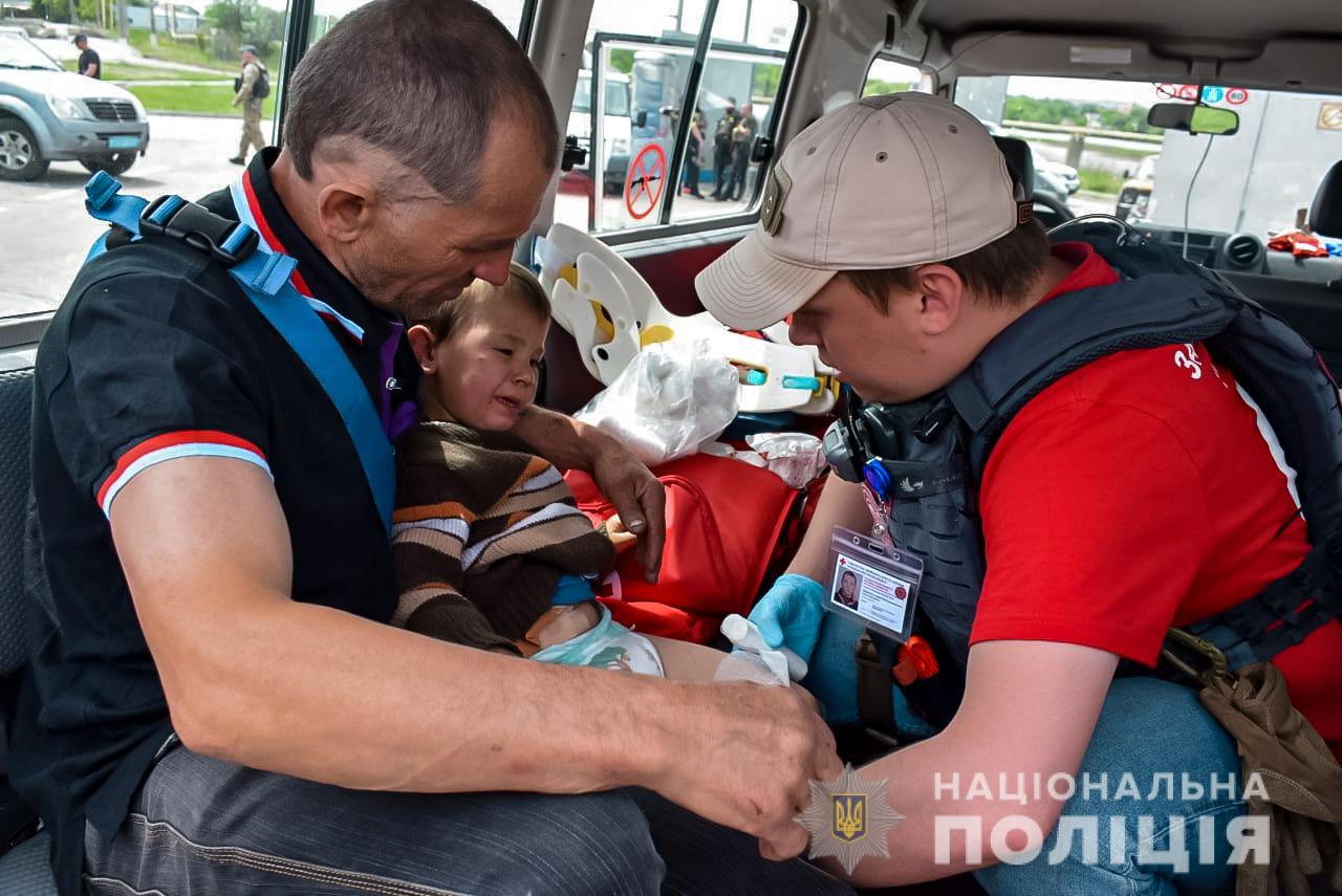 эвакуация из Райгородка и Студенка раненный ребенок
