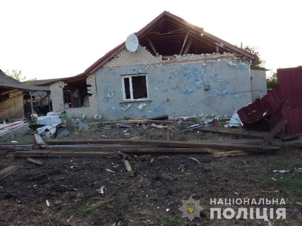 Российские оккупанты нанесли удары еще по 40 гражданским объектам в 14 населенных пунктах Донетчины, — полиция (ФОТО)