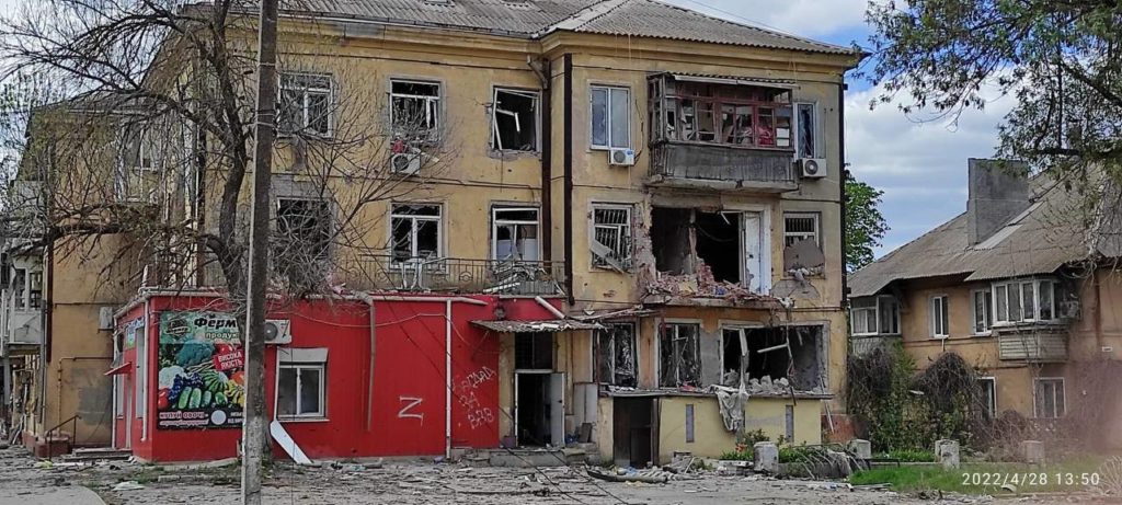 Россияне все же готовятся к параду в разрушенном Мариуполе (видео)