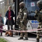 Эвакуация из "Азовстали": президент подтвердил, что с завода уже вывезли около ста человек