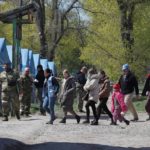 Евакуація з “Азовсталі”: президент підтвердив, що з заводу вже вивезли близько ста людей