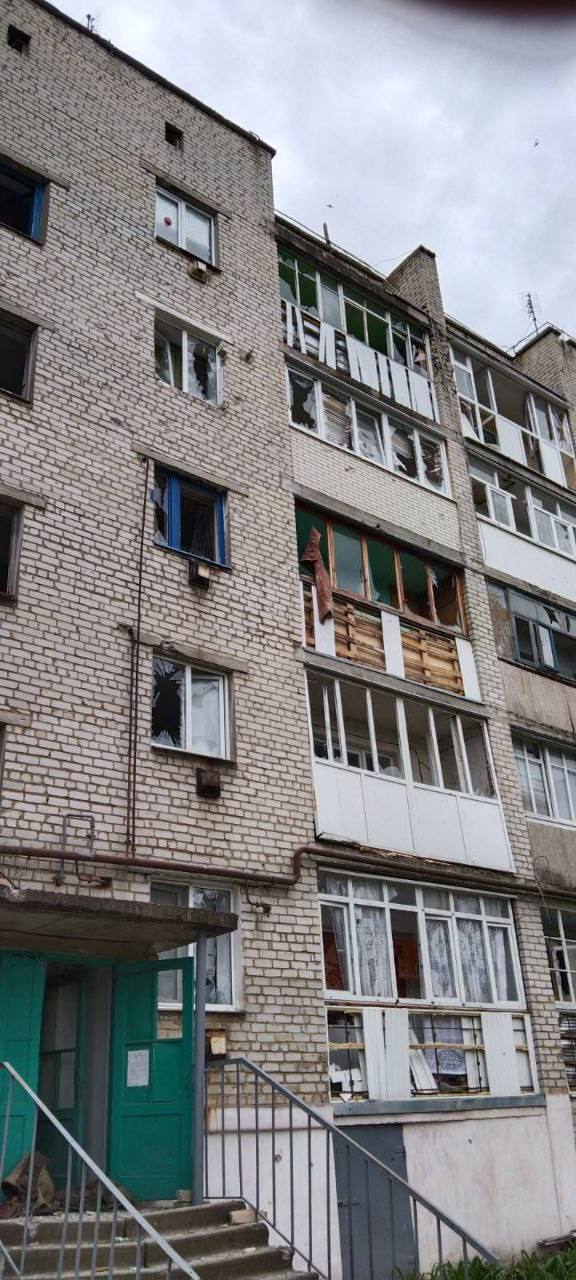 Целились по мирным: в Северске из-за прямых попаданий российских снарядов повреждены 2 многоэтажки 2
