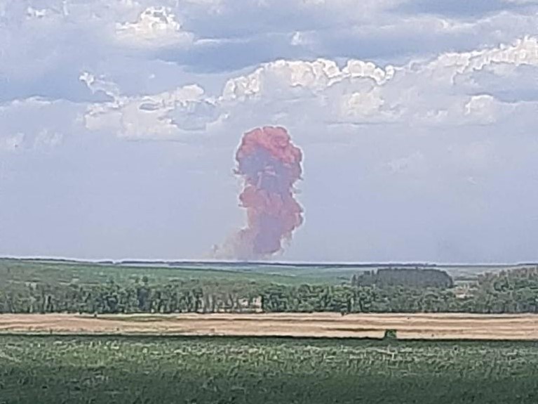 Причин для паніки немає: рожева хімічна хмара на півночі Донеччини не несе загрози населенню, — голова ОВА