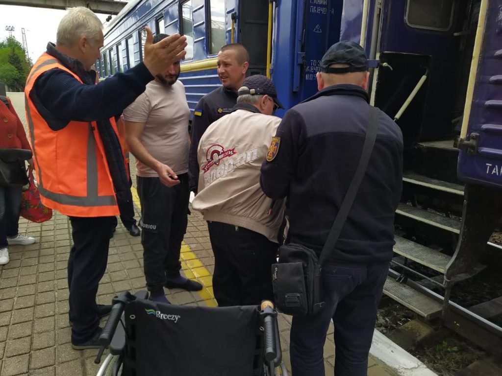 18 мая с Донбасса можно эвакуироваться поездом в Днепр и Львов: график