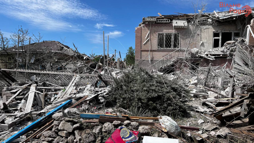Атаки каждый день: 20 мая в Бахмуте оккупанты разбомбили частный дом. Еще более 20 пострадали (ФОТО)