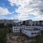 Обстрелы Луганщины: оккупанты обстреливают бомбоубежища "Азота" и школ, 6 человек погибли