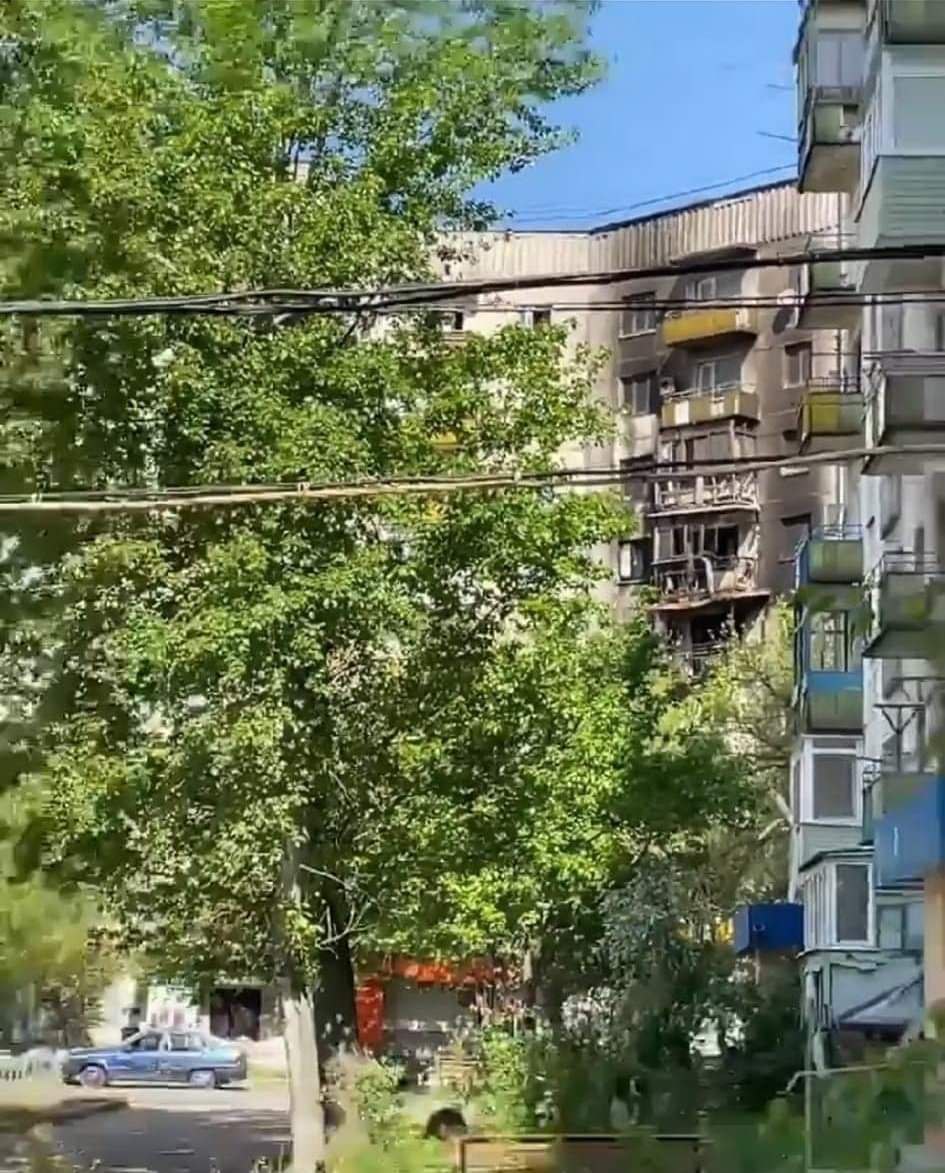 Обстрелы в Луганской области: за сутки оккупанты убили двух человек и разрушили с полсотни домов и детсад (ФОТО) 4
