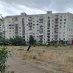 Обстрелы в Луганской области: за сутки оккупанты убили двух человек и разрушили с полсотни домов и детсад (ФОТО)