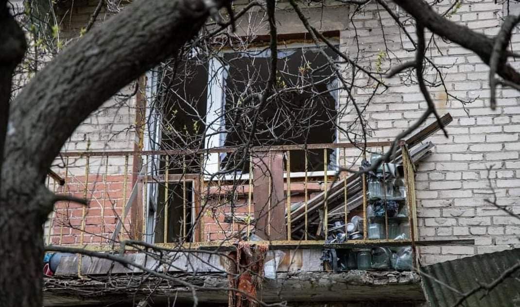 пошкоджена багатоповерхівка в Луганській області
