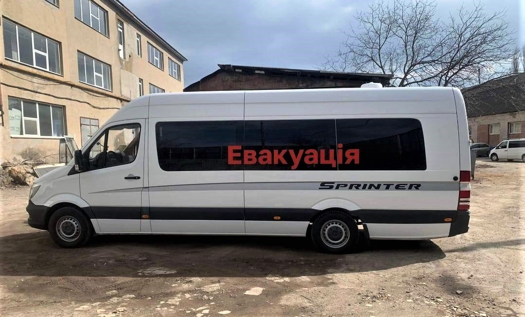 захваченный оккупантами волонтерский автобус в Луганской области
