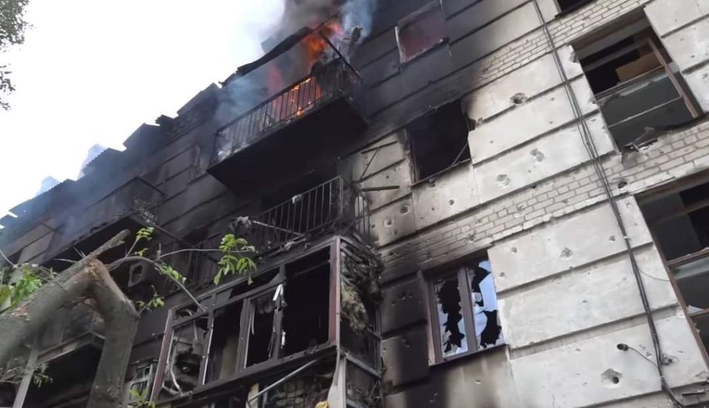 Последствия обстрелов в Луганской области: за сутки погибли 13 жителей, разрушены 60 домов, — Сергей Гайдай (ФОТО)