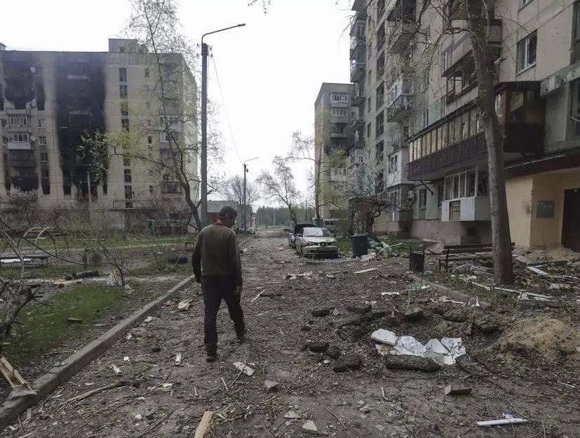 разрушенные дома в Луганской области