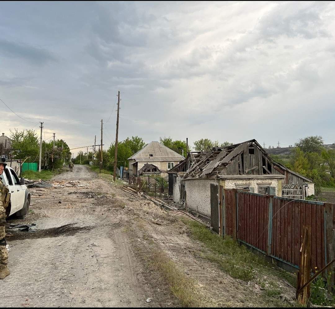разрушенные частные дома в Луганской области