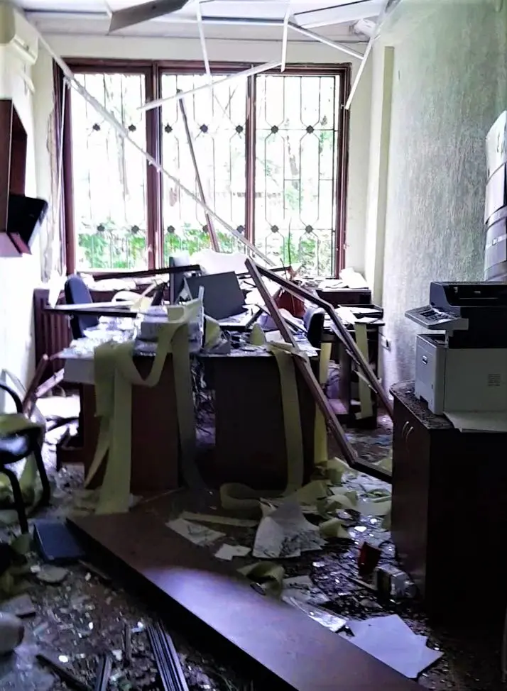 https://freeradio.com.ua/wp-content/uploads/2022/05/zrujnovanyj-kabinet-Artemsoli.jpg.webp