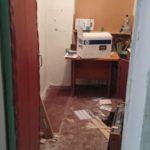 Выбили двери, поигрались огнетушителями и опорожнились: как выглядит разграбленная школа искусств в Соледаре (ВИДЕО)