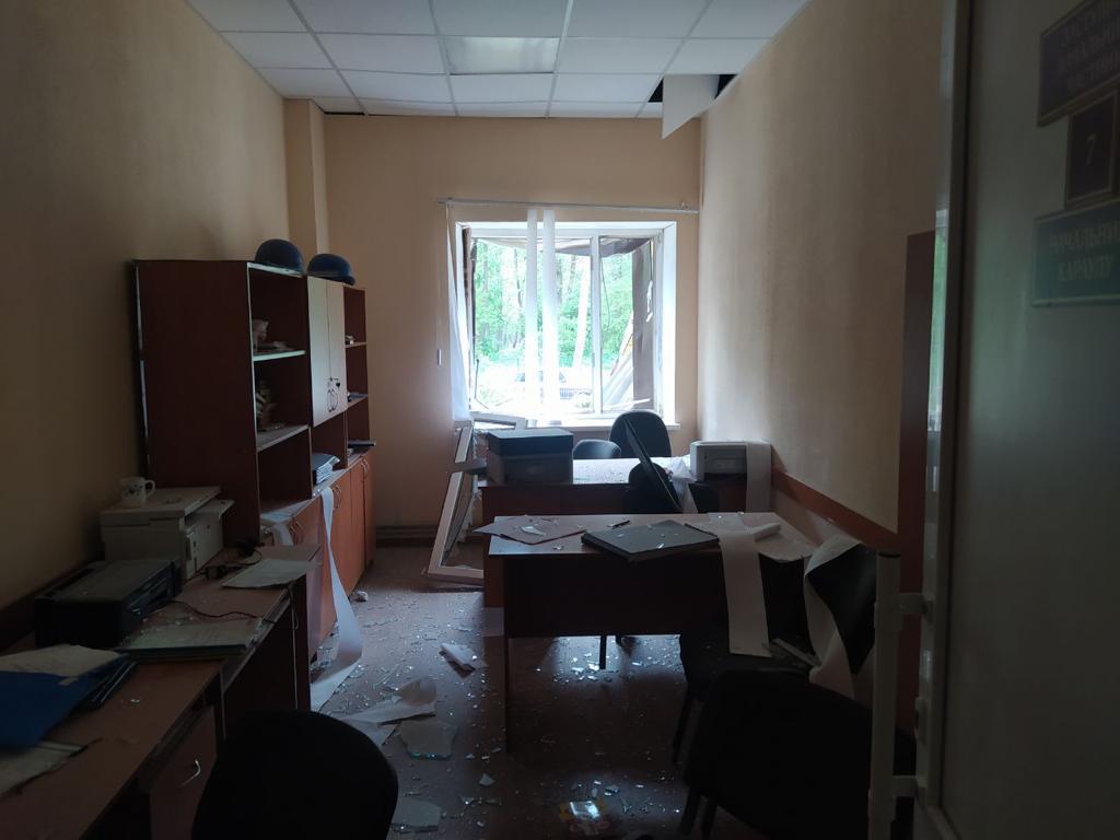Окупанти зруйнували Центр безпеки громадян у Святогірську. Персонал у безпеці (ФОТО) 1