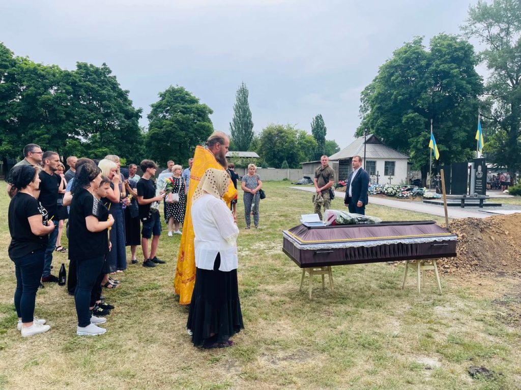 Поховали земляка: Покровськ попрощався з військовим ЗСУ Віктором Соловйовим (ФОТО)