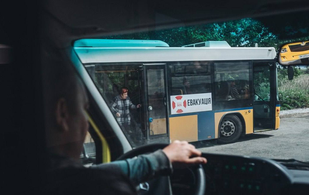 Зображення до посту 2 поїздки замість 15: 6 червня волонтерам вдалося вивезти лише мешканців Слов’янська і Бахмута 