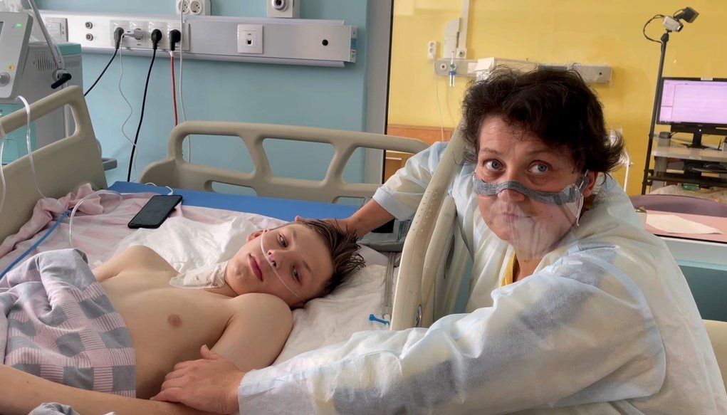Достали осколок из легкого: львовские врачи спасли жизнь подростку из попавшего под обстрел Лисичанска