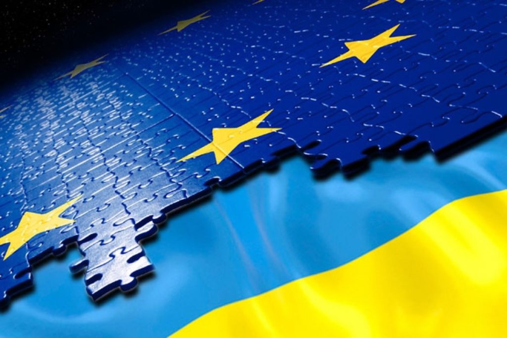 Рада Європейського союзу затвердила статус України як кандидата у члени ЄС. Що це дає та що далі