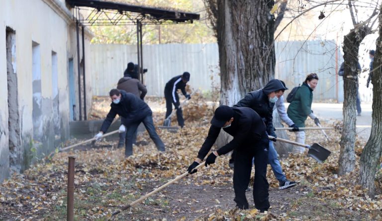 Безробітним українцям запропонують долучитися до громадсько-корисних робіт — Кабмін