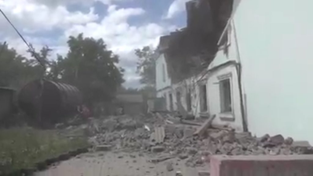 В Лисичанську російські окупанти завдали авіаудар по будинку, де ховалися люди. Є загиблі та поранені (ОНОВЛЕНО)