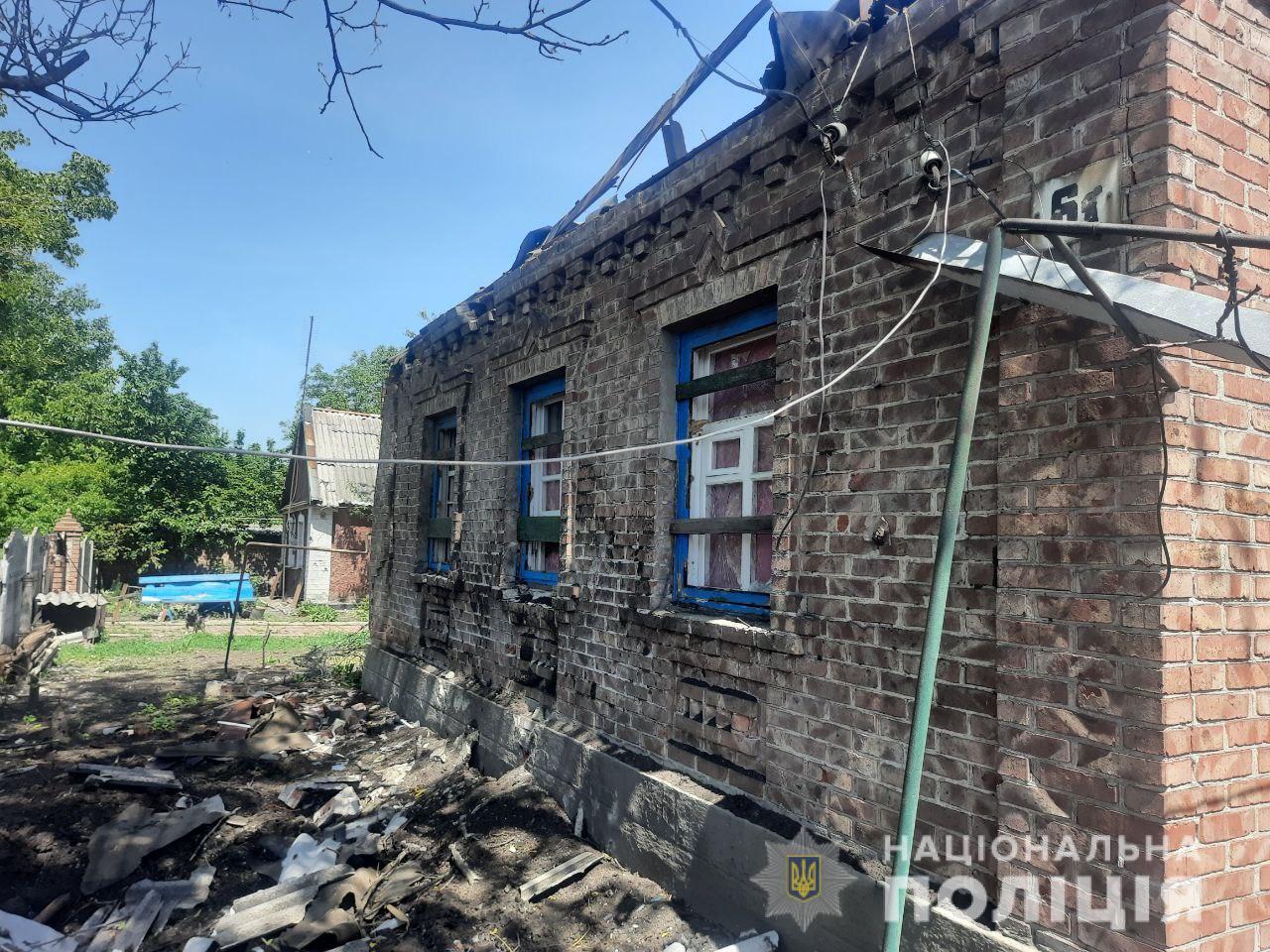 Стреляли с авиации и “Буратино”: оккупанты 31 мая разрушили 17 мирных объектов Донбасса. Есть погибшие 4