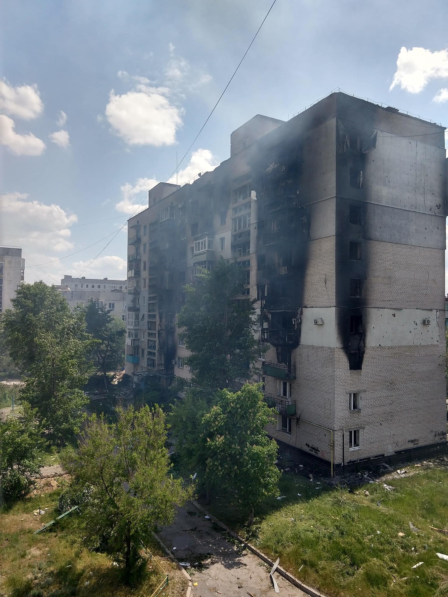 Окупанти контролюють 70% Сєвєродонецька та зруйнували ще близько 30 будинків Луганщини 6