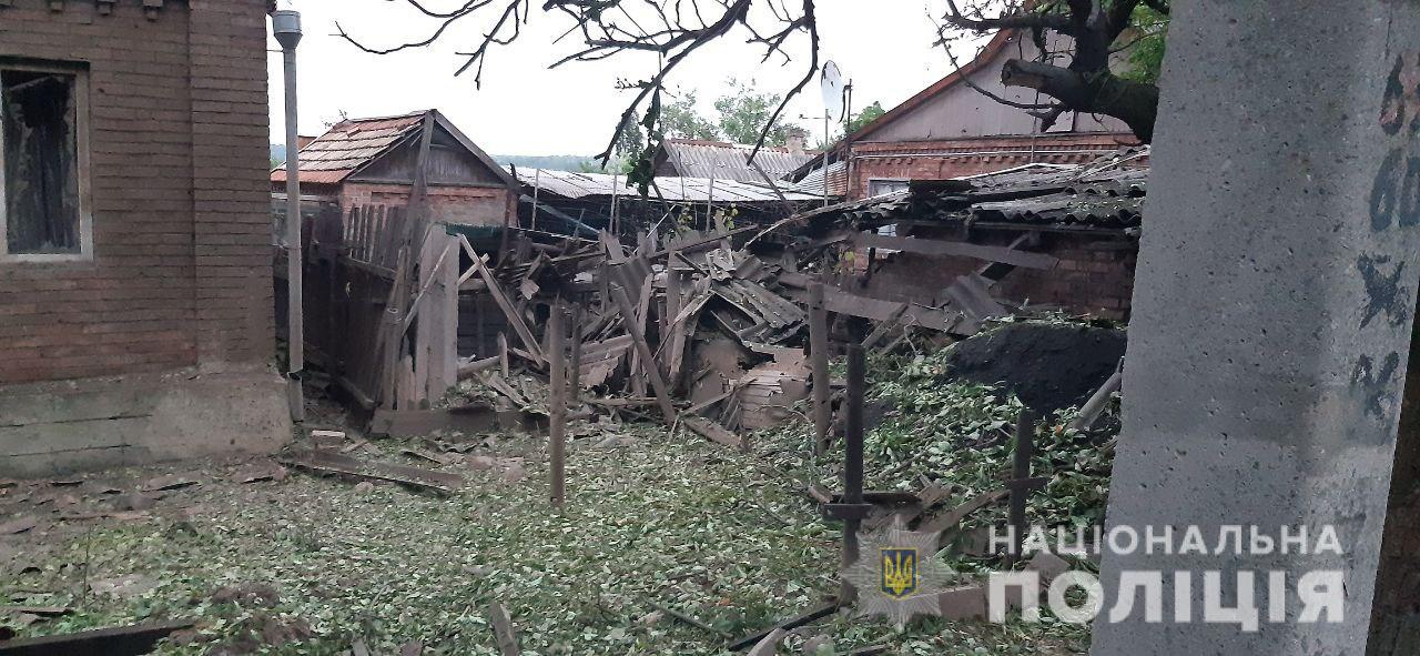 Стреляли с авиации и “Буратино”: оккупанты 31 мая разрушили 17 мирных объектов Донбасса. Есть погибшие 7