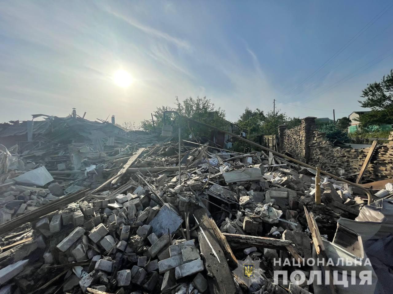 Стреляли с авиации и “Буратино”: оккупанты 31 мая разрушили 17 мирных объектов Донбасса. Есть погибшие 8