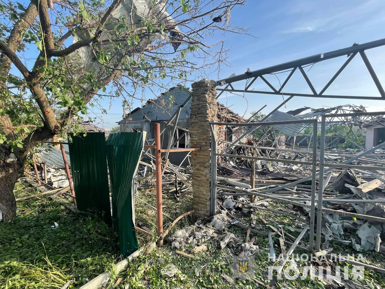Стреляли с авиации и “Буратино”: оккупанты 31 мая разрушили 17 мирных объектов Донбасса. Есть погибшие 3