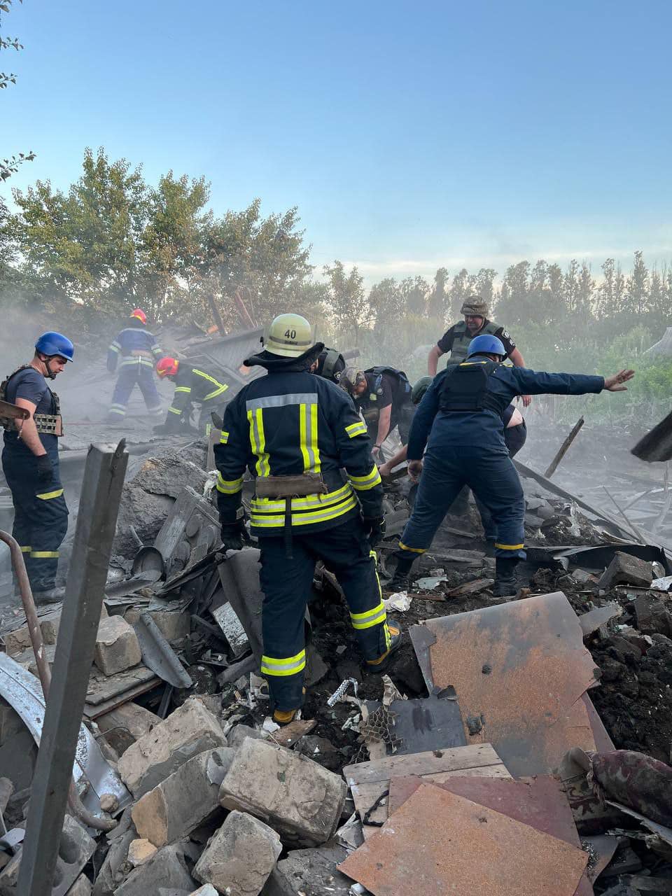 В Костянтинівці окупанти з літака вдарили по приватному будинку