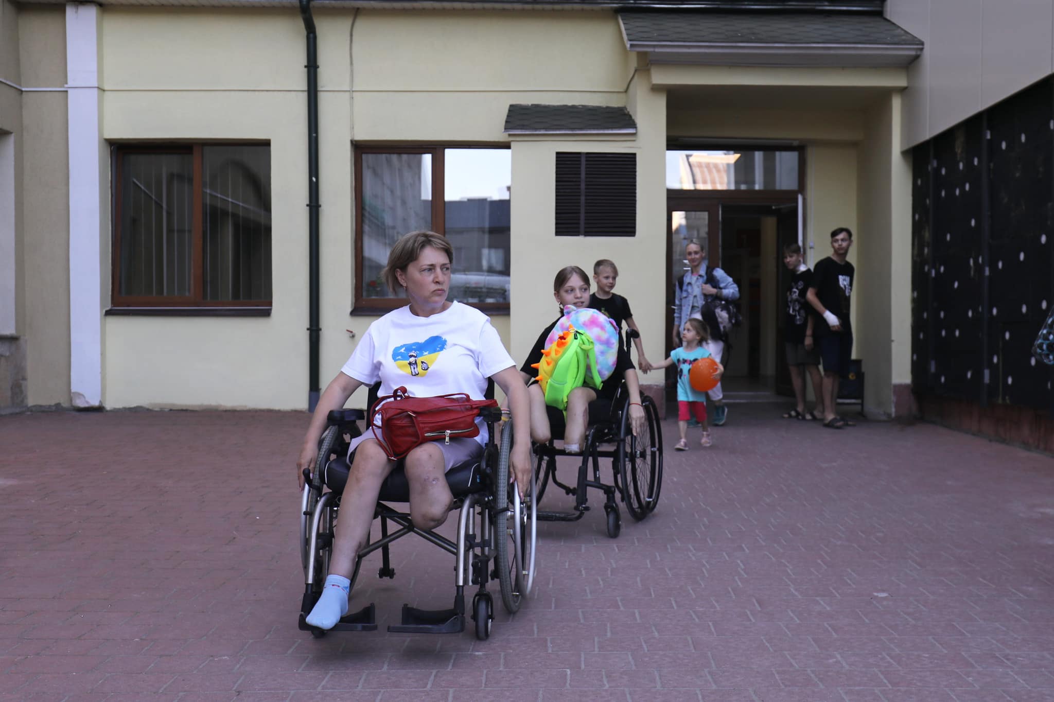 Семью Степаненко, потерявшую ноги при обстреле Краматорского вокзала, отправляют на протезирование в США 3