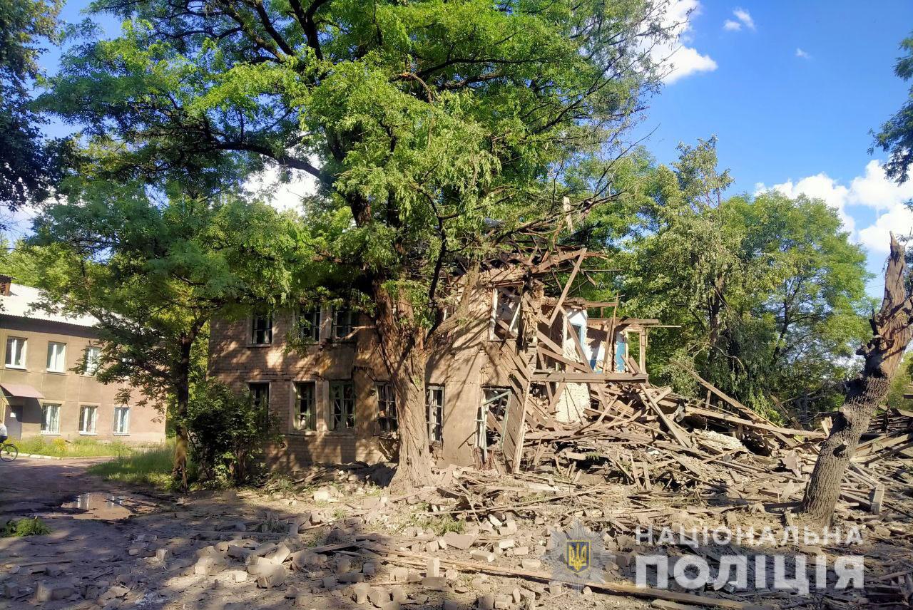 Оккупанты 21 июня били по 18 городам и селам Донецкой области. Среди раненых есть дети 9