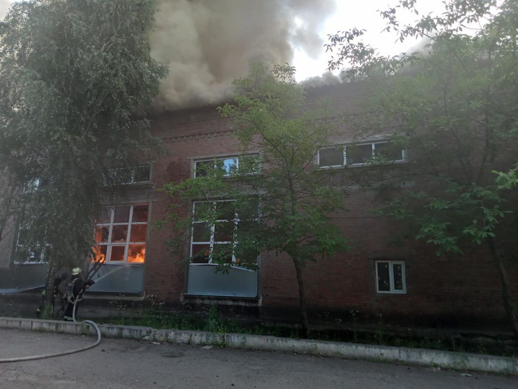 28 червня окупанти двічі обстріляли Слов’янськ. Зруйновані гаражний кооператив та будівля підприємства (ФОТО) 2