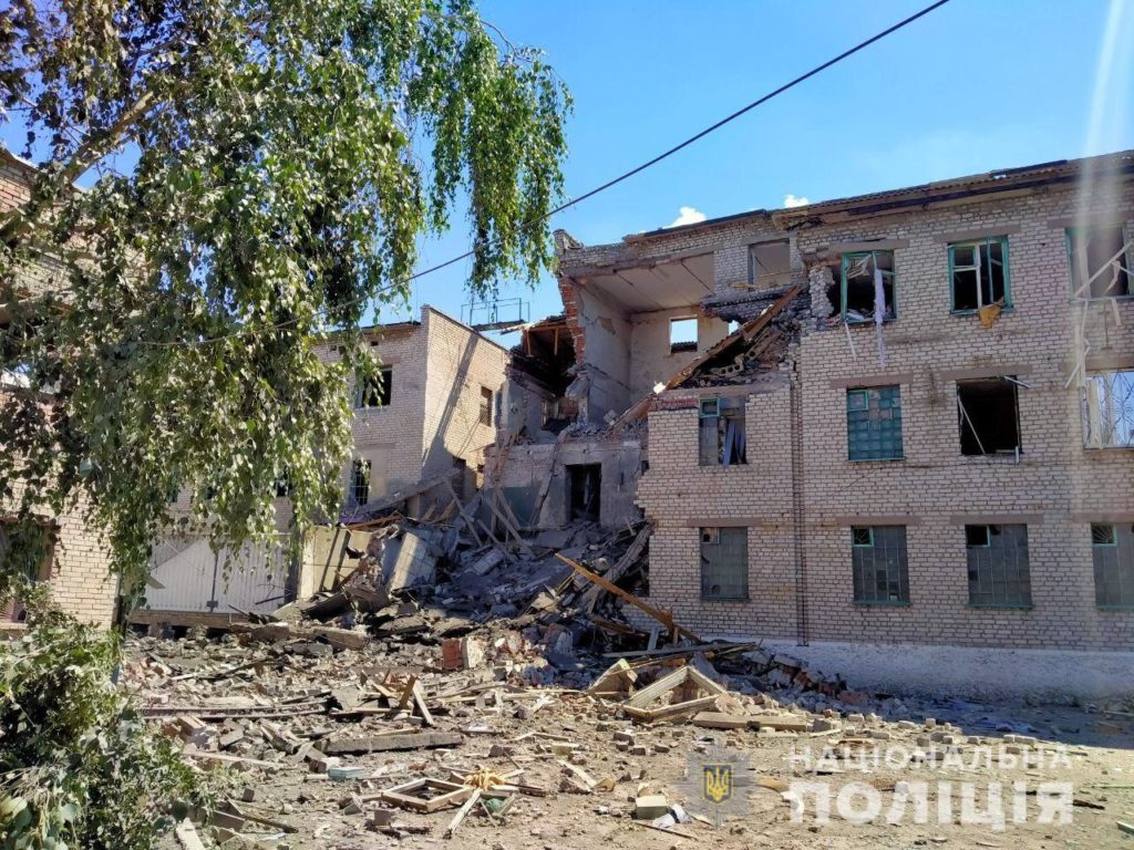 За добу окупанти обстріляли 10 населених пунктів Донеччини: загинули 2 мирних мешканців, є поранені (ФОТО)