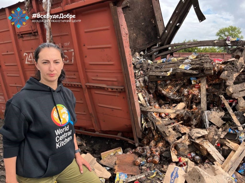 Оккупанты уничтожили вагон с гуманитарной помощью для 4 тысяч жителей Донецкой области (ФОТО)