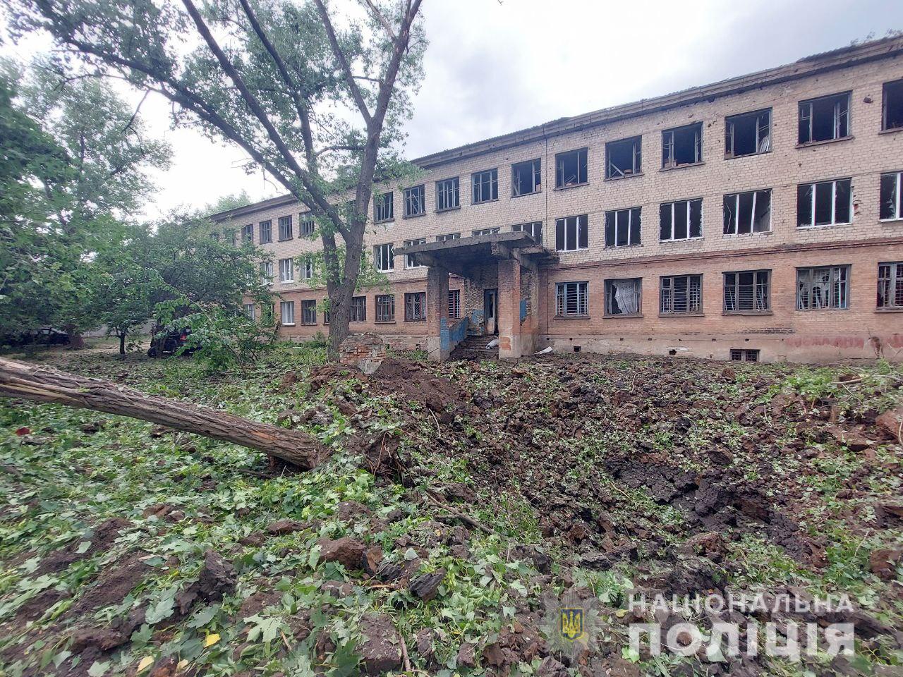 разбомбленная школа в Донецкой области