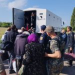 Спасатели эвакуировали 26 жителей сел Соледарской громады на бронированном КрАЗе (ФОТО)