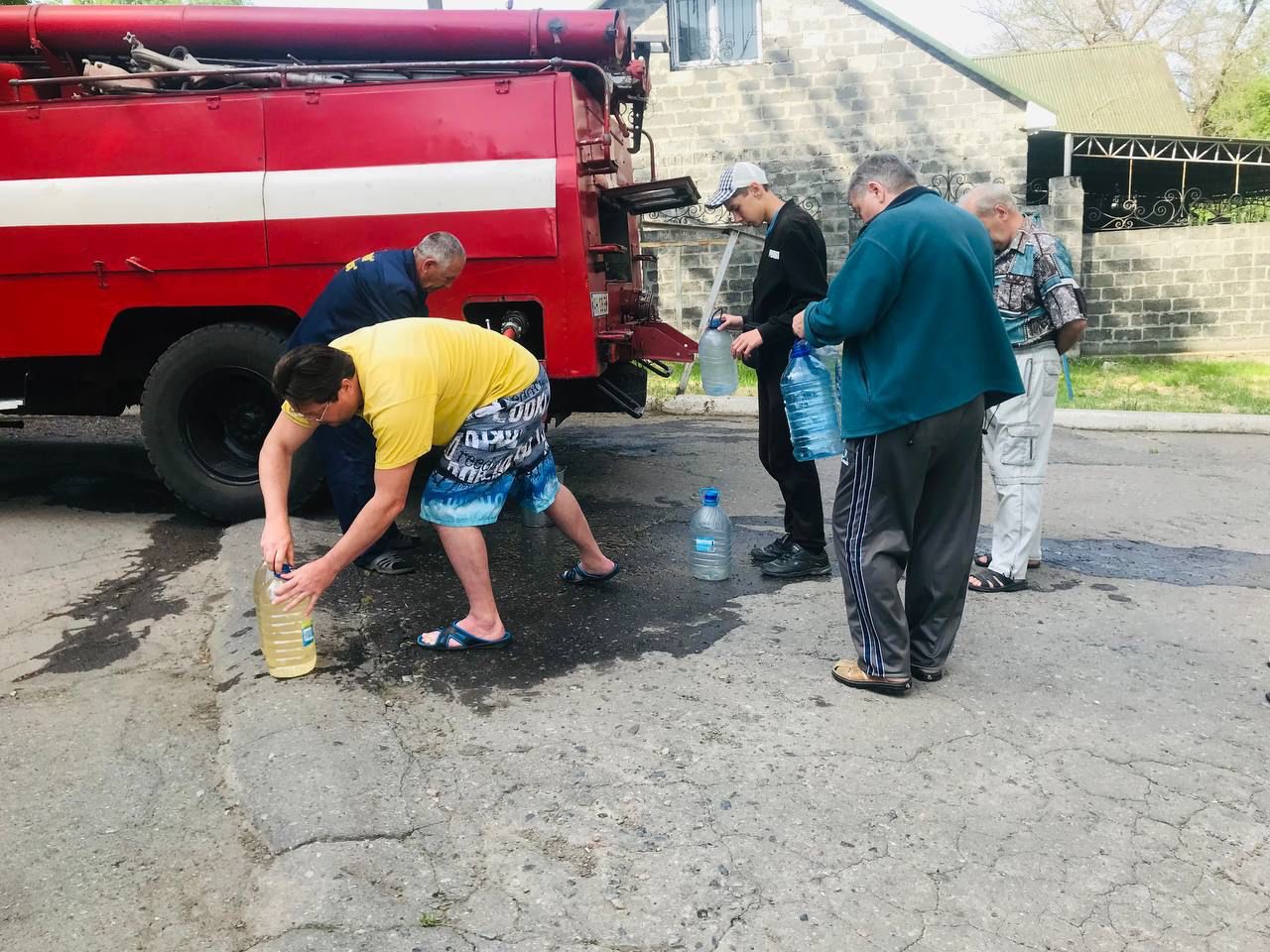 так рятувальники забезпечують водою мешканців в Донецькій області