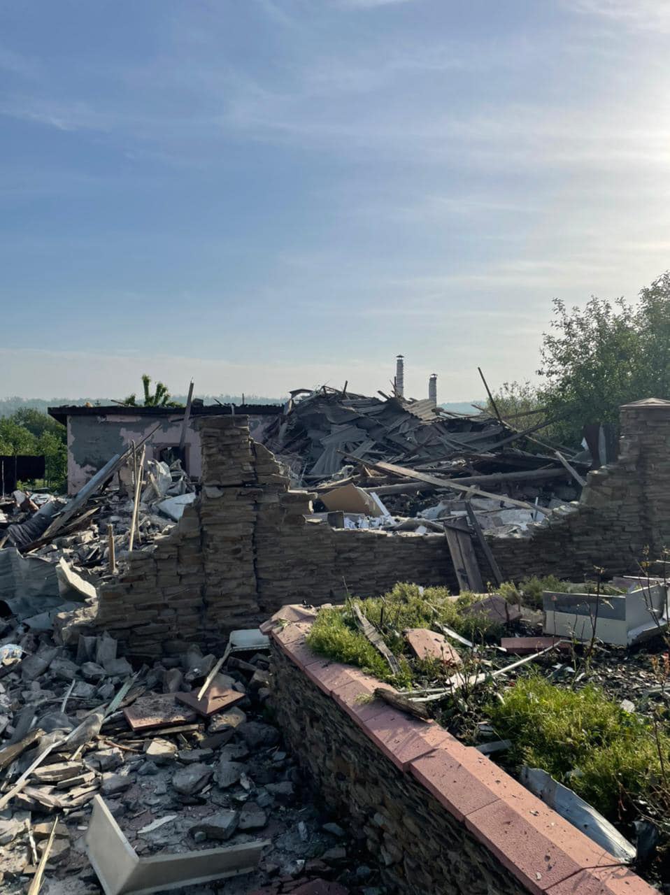Літо почалось з обстрілу: окупанти вгатили по Слов’янську, повністю зруйновані 3 житлових будинки 1