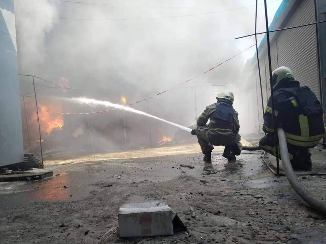 Ситуация в Луганской области: захватчики обстреляли рынок, колледж и школу. 5 человек ранены 3