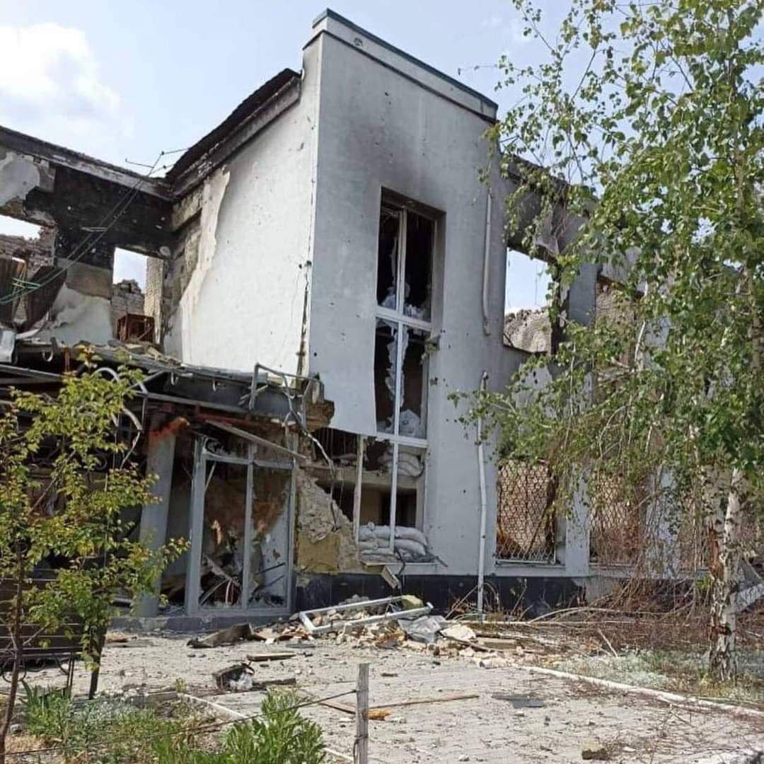 Ситуация в Луганской области: захватчики обстреляли рынок, колледж и школу. 5 человек ранены 1