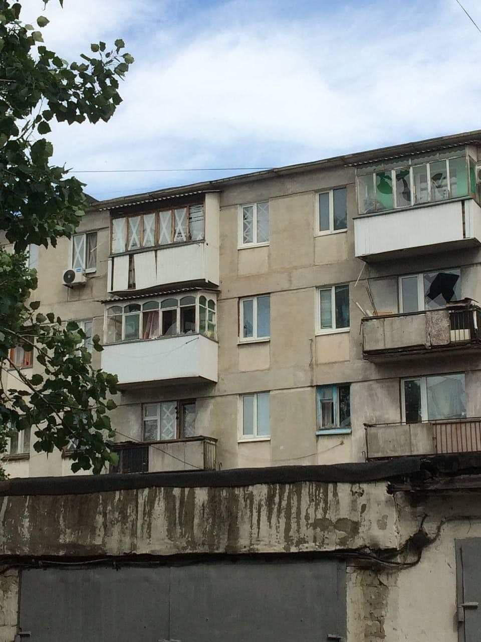 Ситуация в Луганской области: захватчики обстреляли рынок, колледж и школу. 5 человек ранены 2