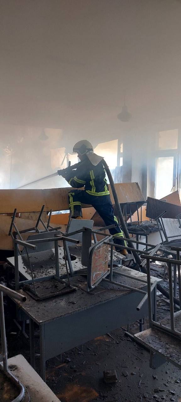 Утром 8 июня снова обстреляли Бахмут. 4 жителей ранены, разрушена школа и повреждены СИЗО (фото, видео) 3